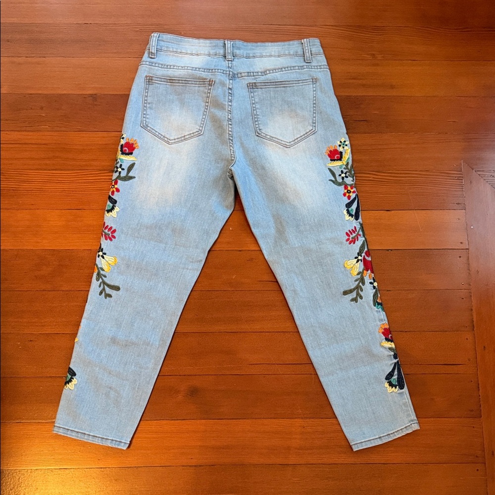 Floral Embroidered Skinny Jeans - Light Blue - Picture 3 of 4